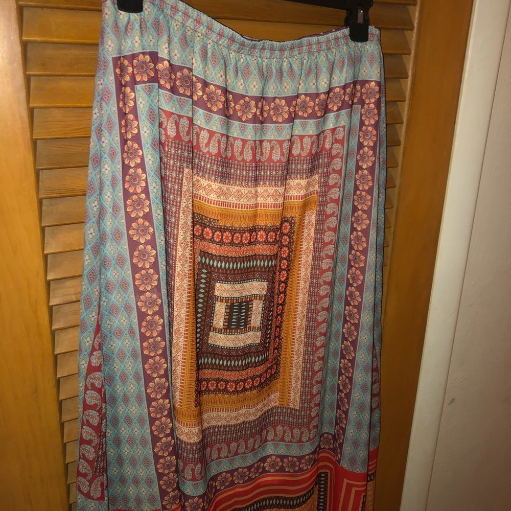 Bright pattern skirt